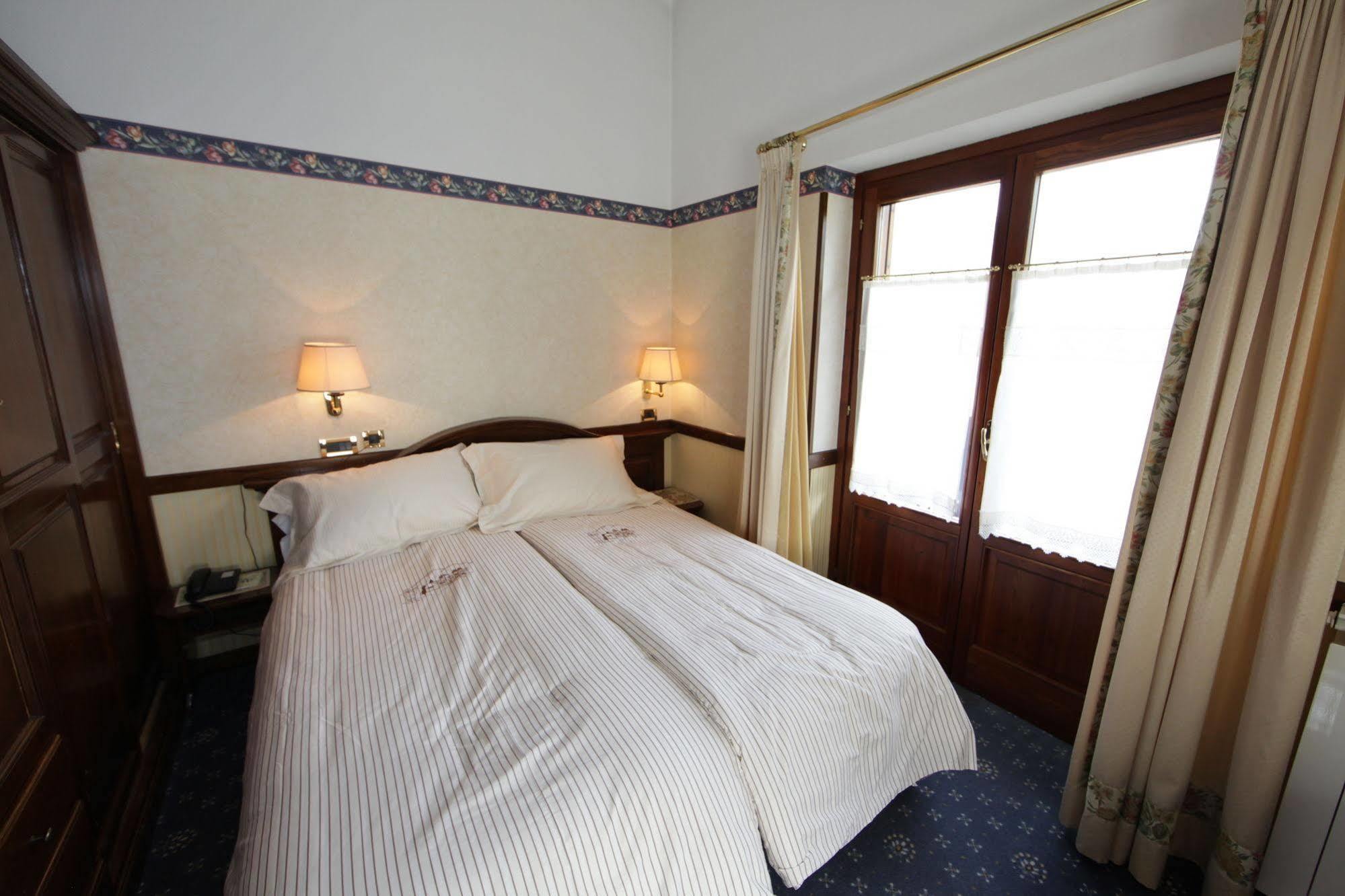 Hotel Petit Prince Antagnod Eksteriør billede